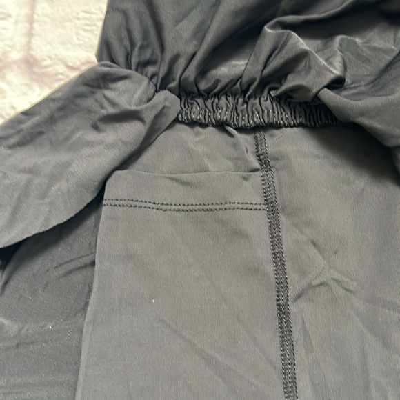 Women’s black flowy shorts phone pocket - Picture 3 of 6